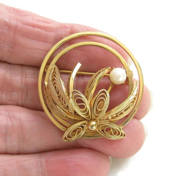 Cannetille Faux Pearl Circle Brooch Vintage Coile… - image 1