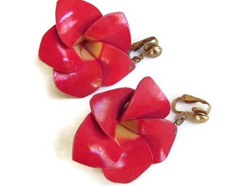 Large Red Carved Wood Hibiscus Flower Dangle Earrings – Vintage Beach Wear