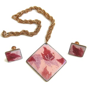 Vintage 1970s Red and Pink Copper Enameled Leaf Pendant Necklace and Earrings Demi Parure Set image 7