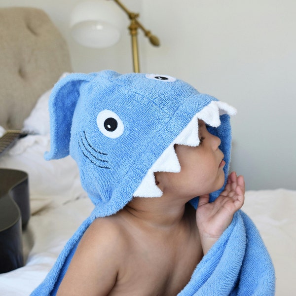 Shark hooded towel for toddler / great unisex gift / fits 2-8 yrs old / Yikes Twins / beach bath pool / can personalize / Ships from Texas