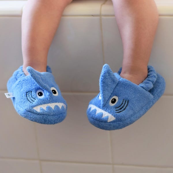 Yikes Twins Shark Toddler Slipper for Kids 2-4yrs 100% Cotton for Boys or Girls Unisex Shark bedroom slipper for Toddlers in Blue with fin