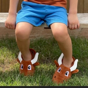Longhorn Toddler Slipper for Kids 2-4 or 4-6 yrs / Bevo / Unisex / Yikes Twins bedroom slipper / UT / Hook &#39;em horns / Texas Farm