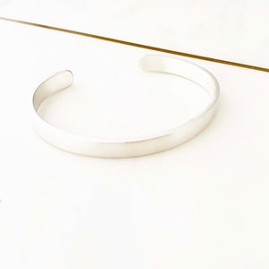 Closed cuff hot sale bracelet
