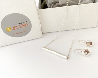 Jewellery Gift Set: Sterling Silver Polished Round Hammered Bar Chain Necklace with Sterling Silver Round "Gem" Drop Earrings