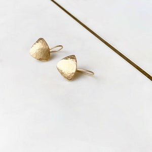 Yellow Gold Short Earrings with Hammered Matt/Brushed CurvedTriangle image 2