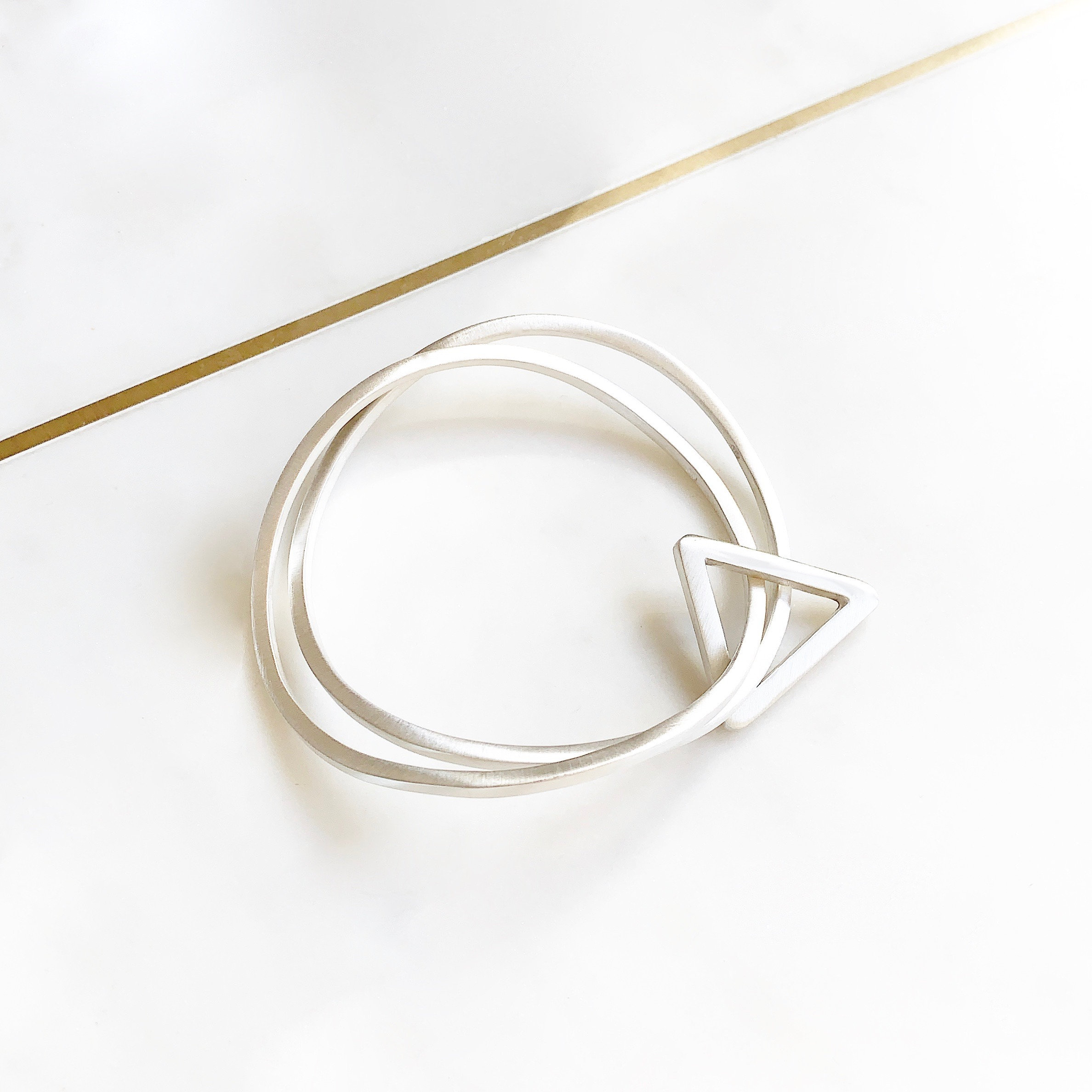 アクセサリー zuci triangle Bangle(Silver) Sterling Silver Bangle Set: Modern Triangle Ring, Handmade in
