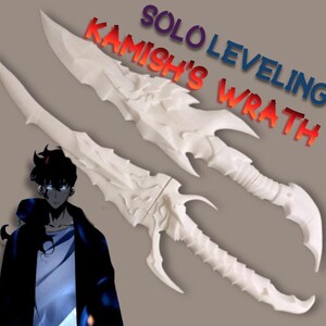 Könnte beinhalten: Zwei weiße 3D-gedruckte Schwerter mit komplizierten Designs, inspiriert vom Anime "Solo Leveling". Der Text "Solo Leveling Kamish's Wrath" ist in Rot, Blau und Lila auf einem grauen Hintergrund geschrieben.