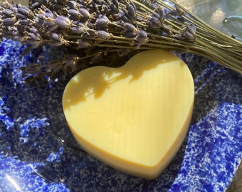 Barra de manteca de cacao totalmente natural con aceite esencial de lavanda Bar de masaje vegano en forma de corazón