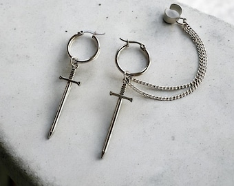 Orecchini a cerchio con catena a forma di pugnale/spada gotica di alta qualità - Orecchini gotici a forma di pugnale/spada - Regali per lei