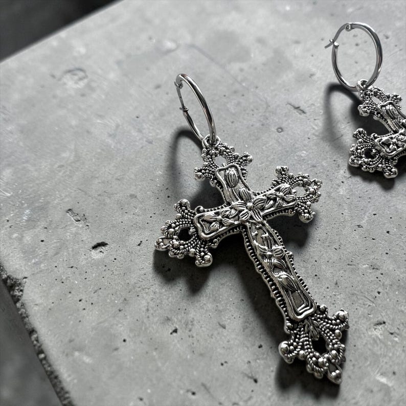 Pendientes de aro grandes con cruz gótica - Pendientes de cruz - Pendientes góticos - Regalos para ella imagen 14