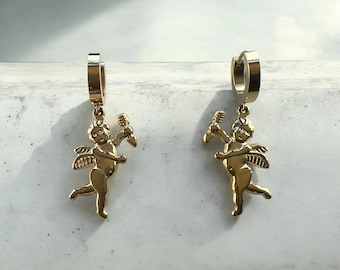 Pendientes de Cupido Premium - Aros Huggie con Ángel Querubín - Joyas Resistentes al Agua - Regalo para Ella