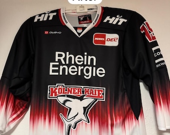 3D-gedruckter Trikotbügel für extra breite, schwere Trikots – für Eishockey, Lacrosse & Football | Wandhalterung für perfekte Präsentation