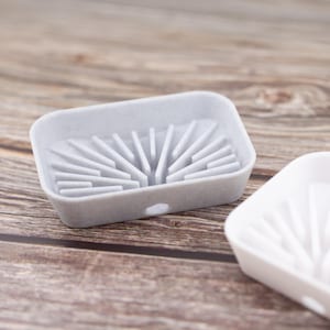Quick-Dry Soap Dish – Functional Soap Holder for Bathroom or Kitchen, Draining Soap Tray, Minimal Design to Keep Bars Dry and Lasting Longer