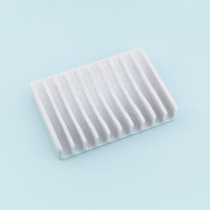 Minimalist Quick-Dry Soap Dish – Draining Bar Holder with Vertical Drain Channels, Clean Modern Design, Ideal for Bathroom or Kitchen Sinks