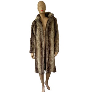 Maxi Faux Fur Coat in Brown Beige – Warm, Elegant & Hollywood-Inspired, Size M