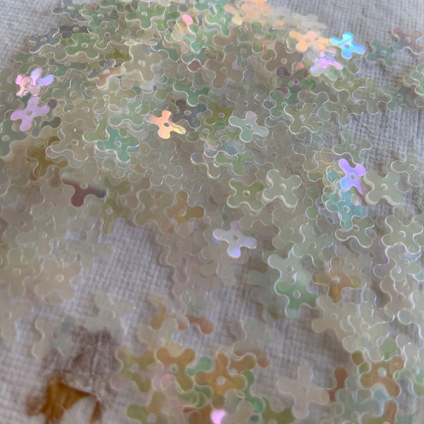 New Item -- 7g ~ 30 g of 7 mm 4 Petals Flower Sequins in Crystal Clear AB Color