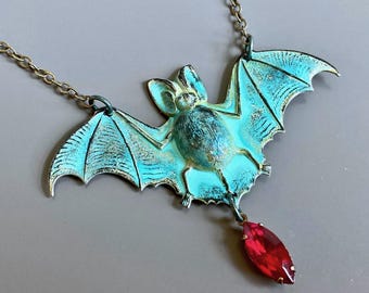 Collar de murciélago vampiro - Verdigris, joyería de pátina, joya de color rojo sangre, joyería de Halloween, joyería gótica, regalo para mujer, regalo de cumpleaños