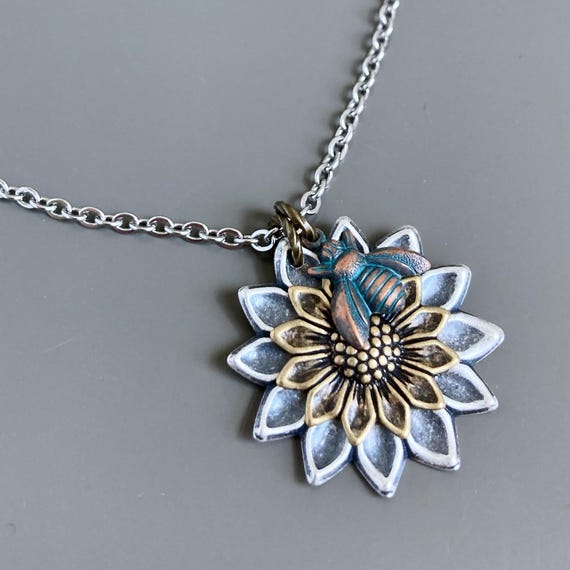 Flower Necklace Sunflower Bee Necklace BEAUTIFUL BEE ON SUNFLOWER