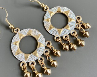 Orecchini a lampadario in oro e bianco - Cerchi, orecchini eleganti, gioielli da sposa, orecchini da sposa, orecchini in rilievo, eleganti, orecchini da festa, regalo per donna