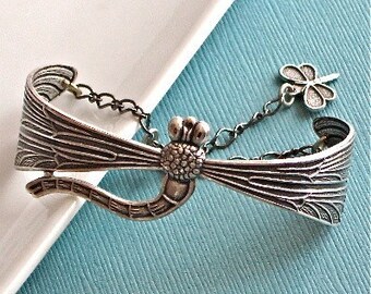 Dragonfly Jewelry - Silver Cuff Bracelet, Nature Jewelry, Dragonfly Bracelet, Gift for Woman, Nature Gift, Dragonfly Gift