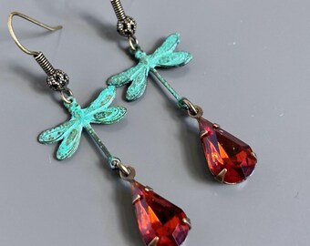 Orecchini con libellula patinata - Topazio di vetro, Verderame, Piccola libellula, Gioielli con libellula, Gioielli naturali, Gioielli da giardino, Regalo per donna