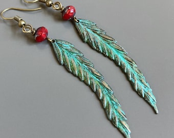 Pendientes de plumas - Verdigris Patina, Pendientes de pájaro, Joyería de pájaros, Joyería de la naturaleza, Pendientes largos, Dangly, Regalo de la naturaleza, Regalo para la mujer, Ala