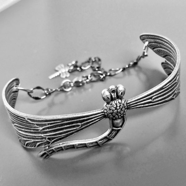 Dragonfly Jewelry - Silver Cuff Bracelet, Nature Jewelry, Dragonfly Bracelet, Gift for Woman, Nature Gift, Dragonfly Gift