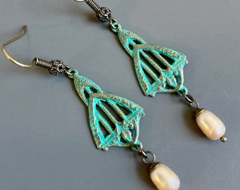 Orecchini lampadario - Orecchini Patina Verdigris, Orecchini di perle, Orecchini leggeri, Regalo per donna, Orecchini in filigrana, Regalo Moglie, Amico