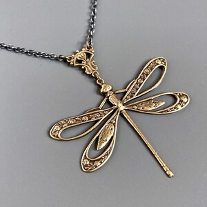 Messing knipsel libel ketting - libel sieraden, libel cadeau, cadeau voor vrouw, natuursieraden, tuinman cadeau, valentijnscadeau