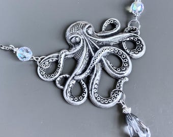 Collar de pulpo y cristal - Plata, joyería marina, joyería playera, pulpo grande, regalo con temática playera, regalo para mujer, boda en la playa