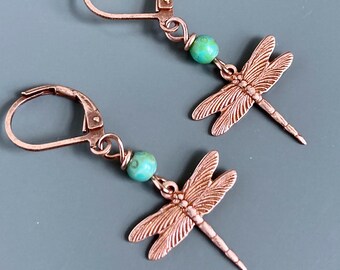 Pendientes pequeños de libélula de oro rosa - Joyería de libélula, joyería natural, joyería de jardín, regalo de libélula, regalo para mujer, regalo natural