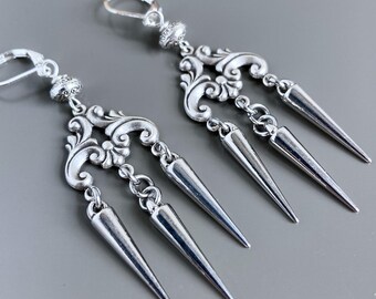 Pendientes de araña plateados - Pendientes largos y ornamentados, ligeros, regalo para mujer, con forma de punta o daga, elegantes.