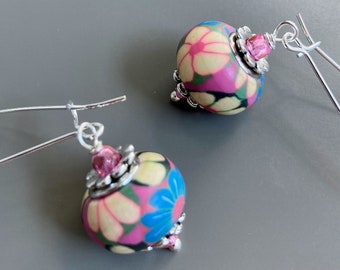 Orecchini a forma di fiore rosa - Multicolore, colori vivaci, gioielli floreali, gioielli botanici, blu, giallo, regalo per donna, compleanno, regalo per moglie