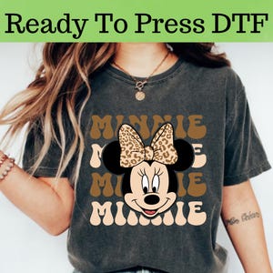 Disney Mickey And Minnie Safari DTF, Disney Minnie Mouse DTF, Transferencia DTF de Mickey Mouse, Camiseta Disney, Camiseta Mickey y Minnie