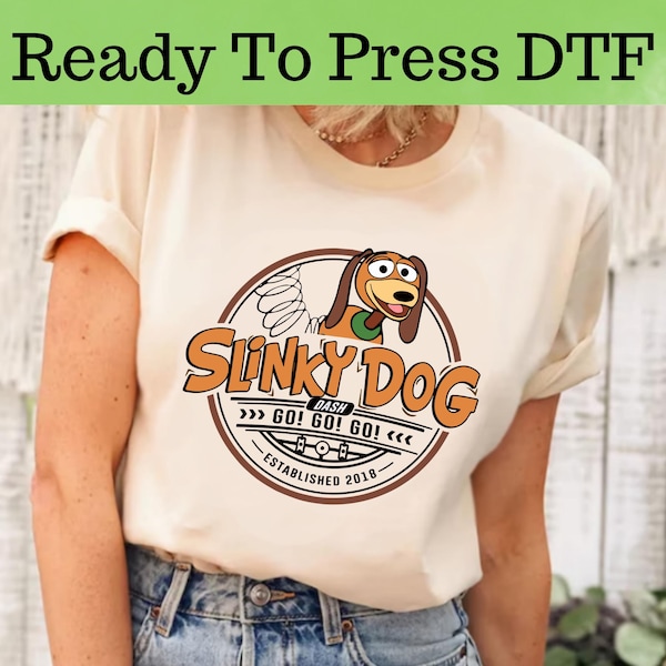 Disney Toy Story Slinky Dog DTF, Toy Story Slinky Dog DTF Transferencia, Slinky Dog DTF, Toy Story Slinky Dog Shirt, Toy Story Camisa, Slinky Dog
