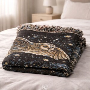 Book Lover Fantasy Blanket – Wizard Magic Inspired Throw, Dark Academia Castle Owl Tapestry, Gothic Literary Decor afbeelding 5