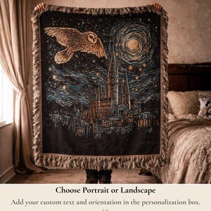Book Lover Fantasy Blanket – Wizard Magic Inspired Throw, Dark Academia Castle Owl Tapestry, Gothic Literary Decor afbeelding 4