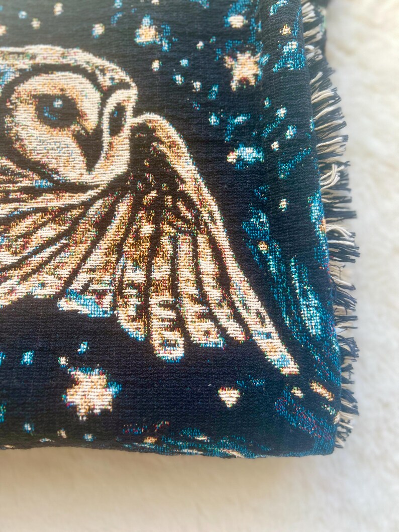 Book Lover Fantasy Blanket – Wizard Magic Inspired Throw, Dark Academia Castle Owl Tapestry, Gothic Literary Decor afbeelding 9