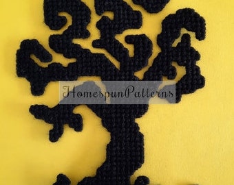 Pode incluir: Design pixelado preto e branco de uma árvore com um tronco grosso e muitos ramos. O design lembra uma árvore estilizada com um toque caprichoso.