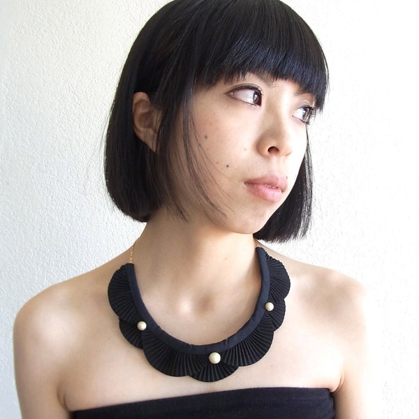 Nami Wave Necklace in Black