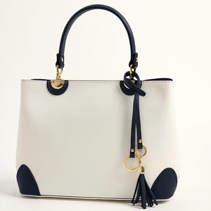 White leather bag for women,elegant leather bag,crossbody bag,fashion luxury handbag,white minimalist tote bag,premium purse,structured bag