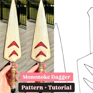 Może przedstawiać: Drewniany sztylet z czerwonym wzorem strzały. Sztylet jest trzymany w dłoni, a po prawej stronie obrazu widoczny jest wzór do jego wykonania. Pod obrazem widnieje tekst "Mononoke Dagger Pattern + Tutorial".