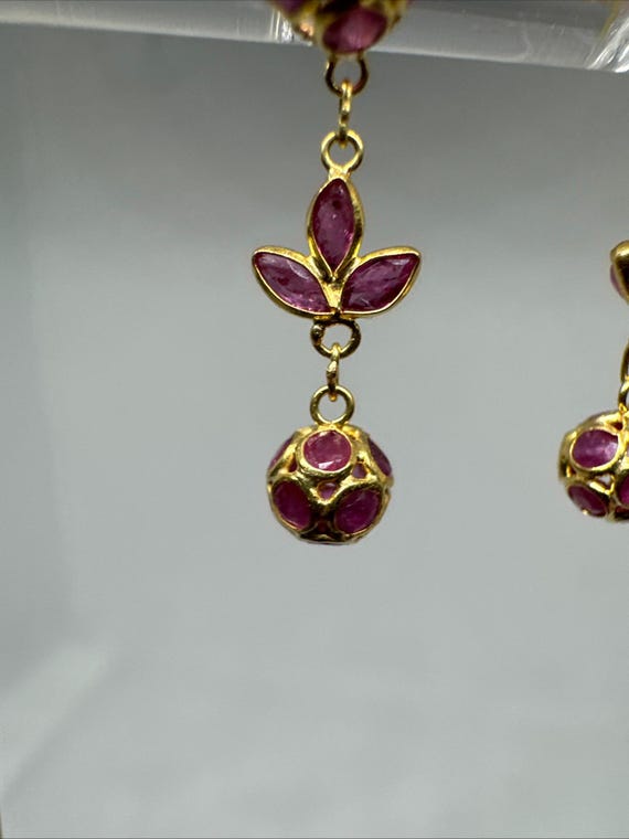 Gorgeous 18k Solid Yellow Gold Ruby Filigree Dang… - image 3