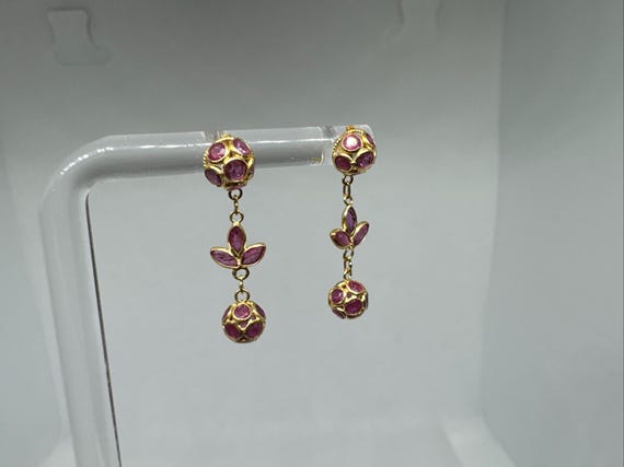 Gorgeous 18k Solid Yellow Gold Ruby Filigree Dang… - image 1