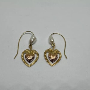 14K Yellow Rose Gold Italian Hearts Natural White Pearls Valentines - .85 Grams