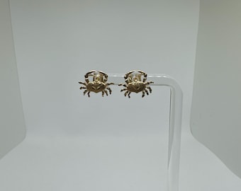 Beautiful 14k Yellow Gold Simple Crab Stud Earrings, Beach, Bay, Diamond Cut