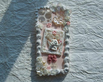 Baroque-Style Cream Phone Case: Customizable Decoden for Apple, Samsung, Android - Light Pink Pearl Decor