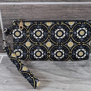 Bee Grateful Dance of the Honeybee wristlet