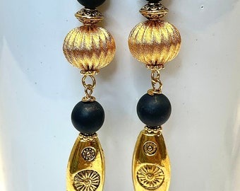 Vintage Black Glass Crystal Bead Dangle Earrings,Vintage Gold Stardust Plated Beads,Vintage Gold Plated Etched Beads,Gold Plated Ear Wires