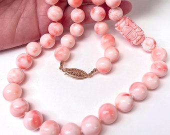 Vintage Pink Angel Skin Coral Gem Kwaliteit Gesneden Shou Kraal Handgeknoopte 110,7 GRAM Ketting, 14K Gouden Sluiting, 14K Gouden Kralen